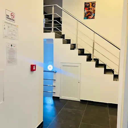 Citizen By Dahlia Gasthuis