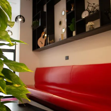 Citizen By Dahlia Gasthuis